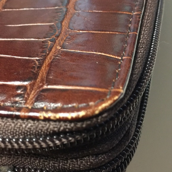 Brown crocodile embossed large wallet - Picture 10 of 14